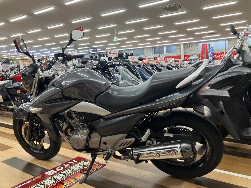 Suzuki GSR250