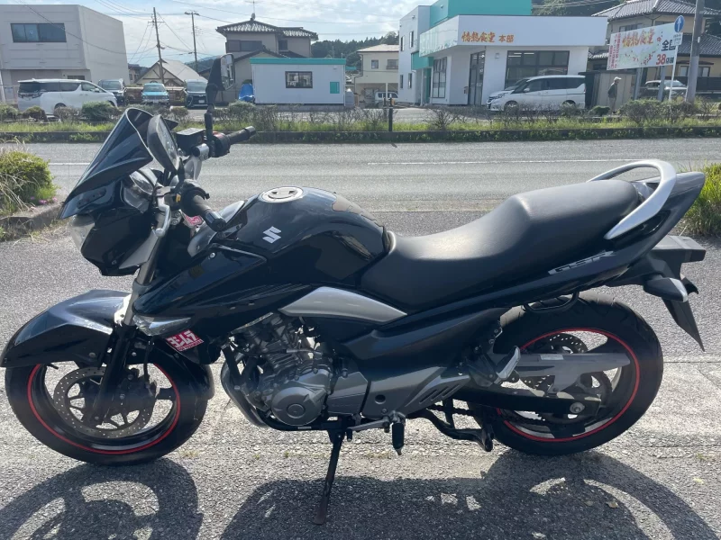 Suzuki GSR250