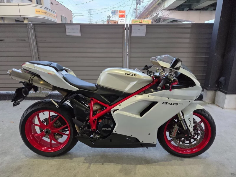 Ducati  848 EVO лот № 00272 оценка 4  с аукциона в Японии