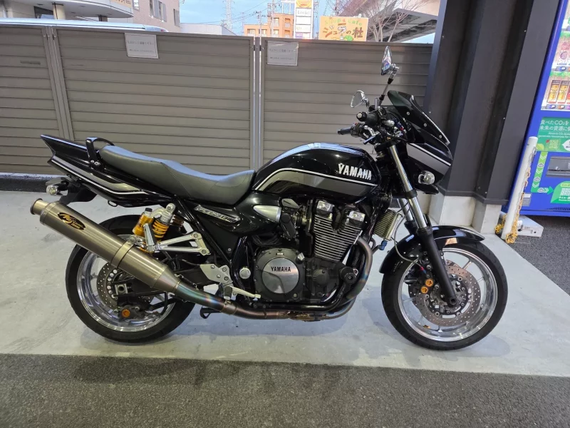 Yamaha XJR1300 лот № 00275 оценка 4  с аукциона в Японии