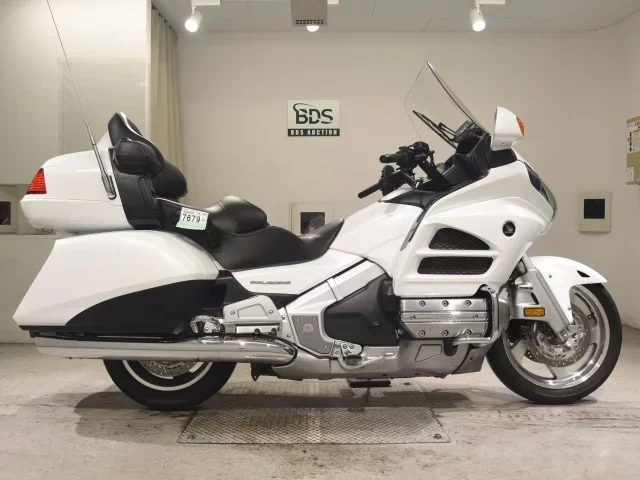 Honda GL1800 лот № 7679 оценка 4  с аукциона в Японии