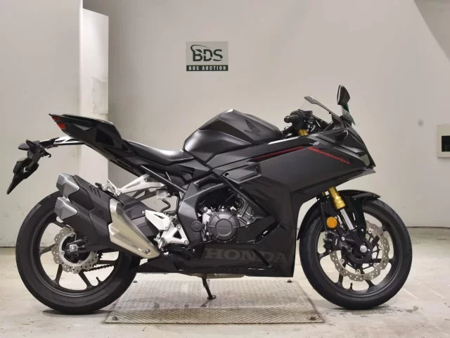 Honda CBR250RR-2A лот № 2632 оценка 6  с аукциона в Японии