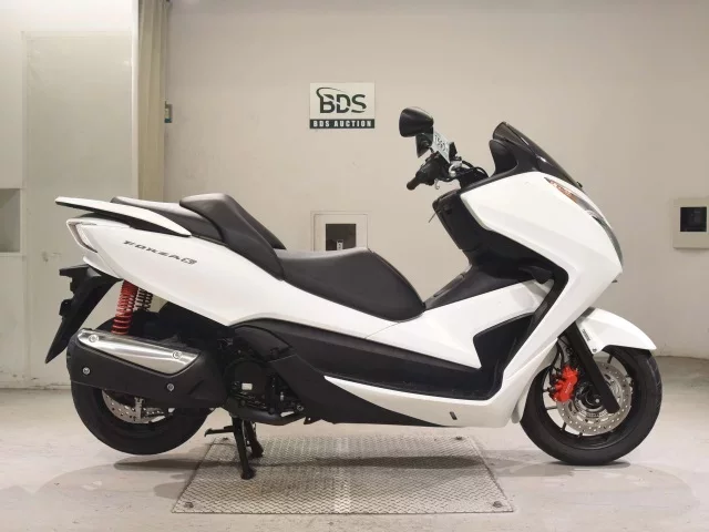 Honda FORZA лот № 7590 оценка 5  с аукциона в Японии