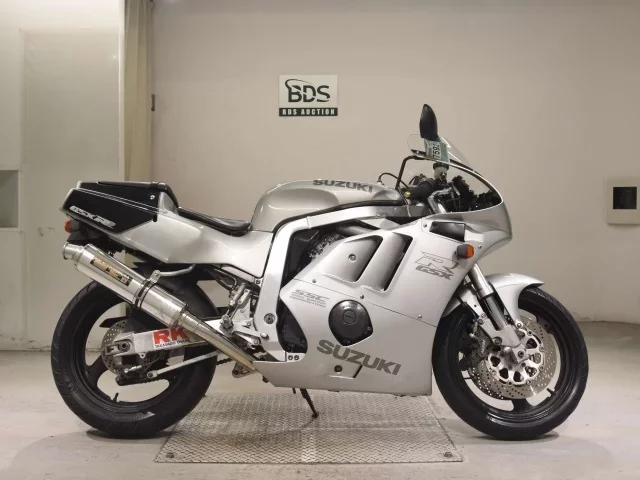 Suzuki GSX-R400R лот № 7592 оценка 4  с аукциона в Японии