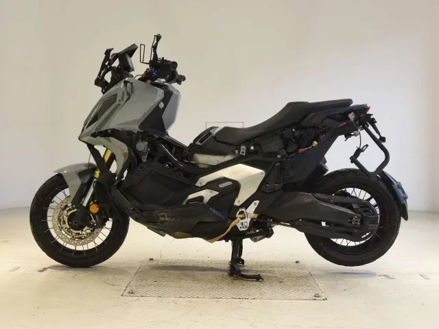 Honda X-ADV750-2