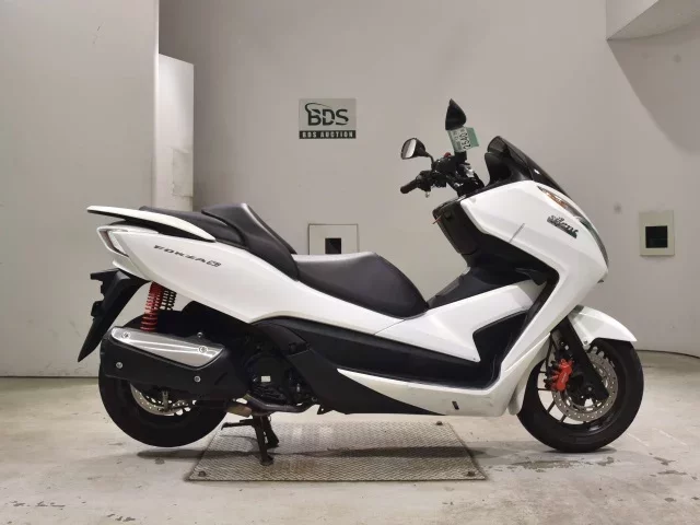 Honda FORZA лот № 2540 оценка 4  с аукциона в Японии