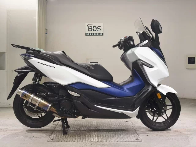 Honda FORZA -4 лот № 7671 оценка 4  с аукциона в Японии