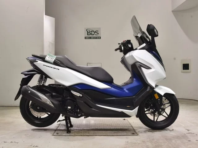 Honda FORZA -4 лот № 2603 оценка 5  с аукциона в Японии