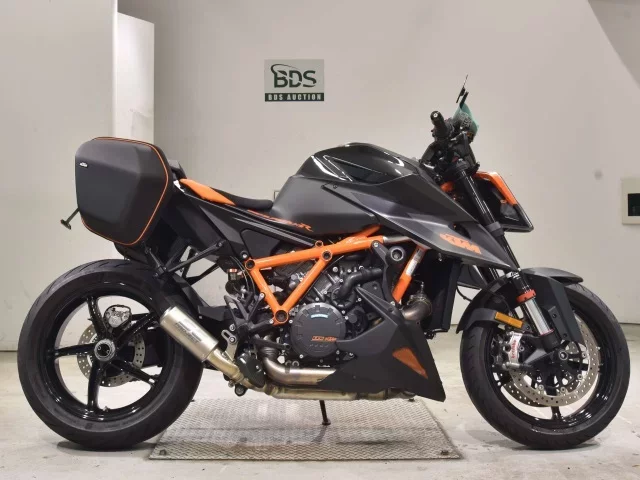 KTM  1290 SUPER DUKE R лот № 2550 оценка 6  с аукциона в Японии