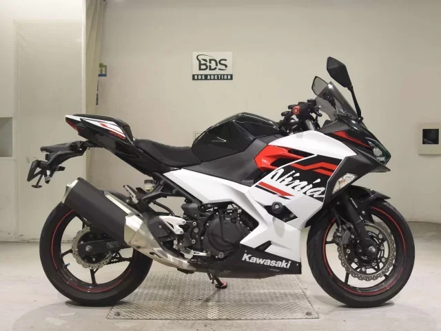 Kawasaki NINJA400-2 лот № 7636 оценка 4  с аукциона в Японии