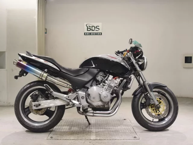Honda HORNET250 лот № 5100 оценка 4  с аукциона в Японии