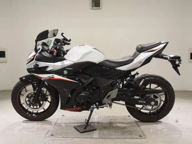 Suzuki GSX250RA