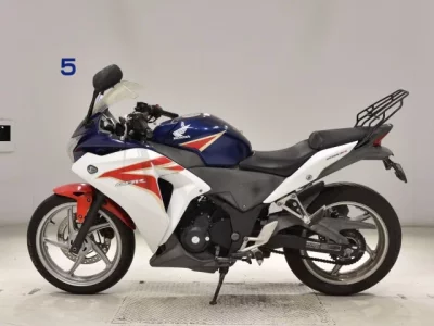Honda CBR250R-3 SHO LOUIS NOT EQUIPPED