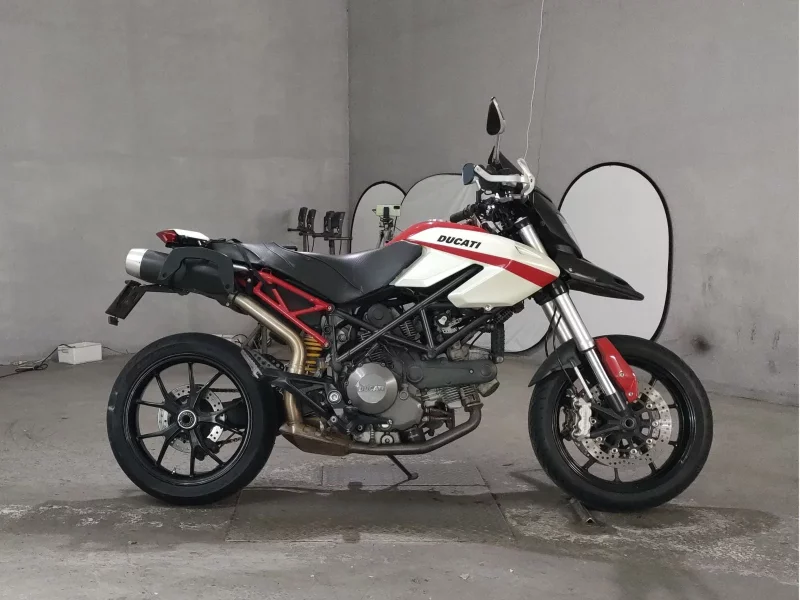 Ducati  HYPERMOTARD 796 лот № 8255 оценка 4  с аукциона в Японии