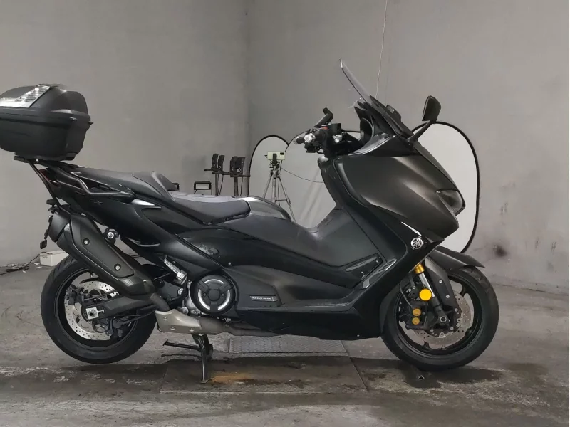 Yamaha T-MAX560 лот № 7298 оценка 4  с аукциона в Японии