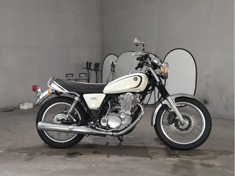 Yamaha SR400-1