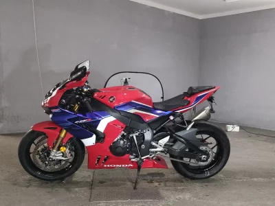 Honda CBR1000RR-R SP лот № 7498 оценка 4.5  с аукциона в Японии 2