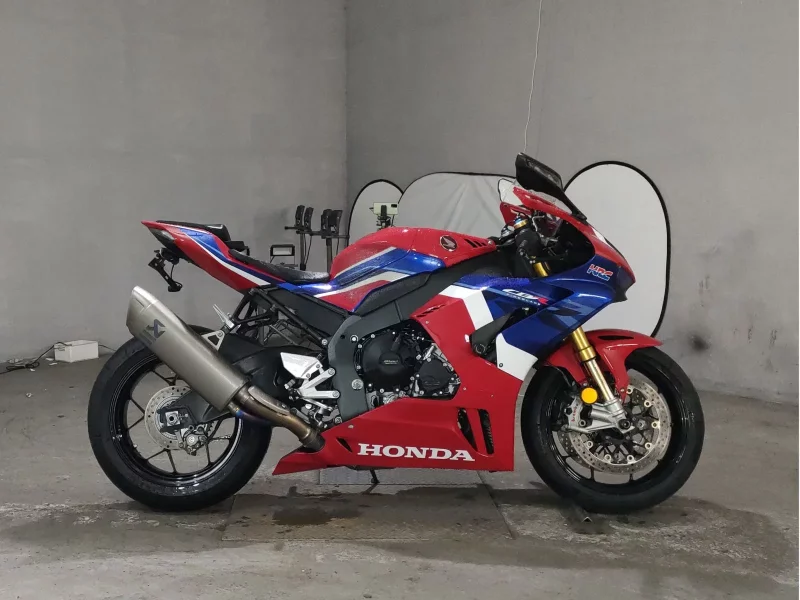Honda CBR1000RR-R SP лот № 7498 оценка 4.5  с аукциона в Японии