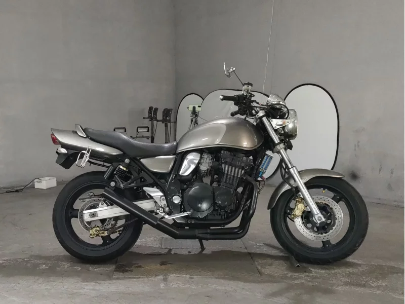 Suzuki INAZUMA 400