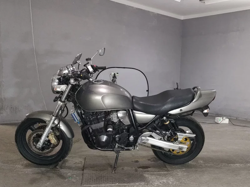 Suzuki INAZUMA 400