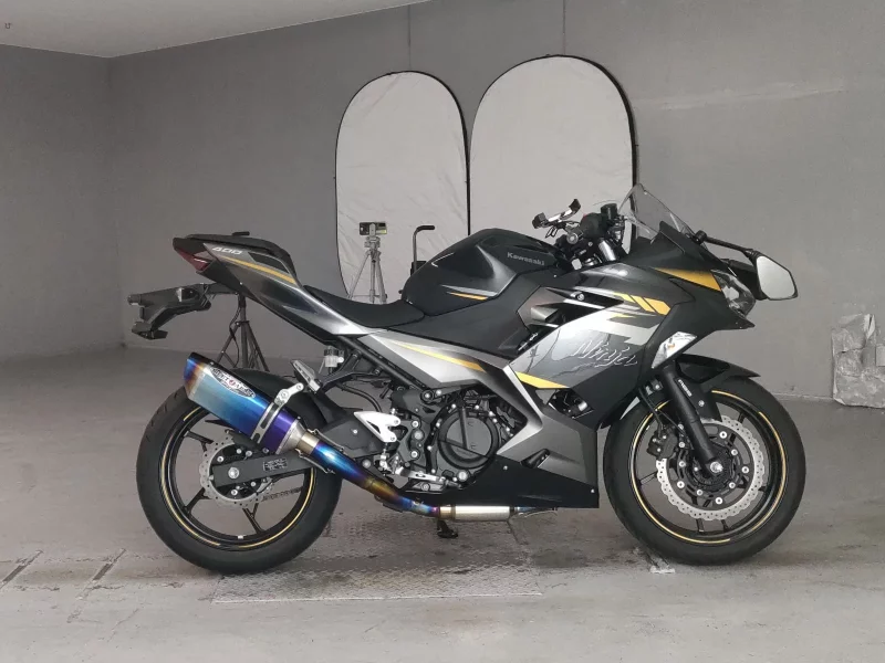Kawasaki NINJA400 лот № 5566 оценка 5  с аукциона в Японии