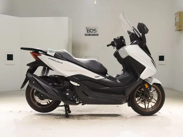 Honda FORZA -6 лот № 2825 оценка 6  с аукциона в Японии