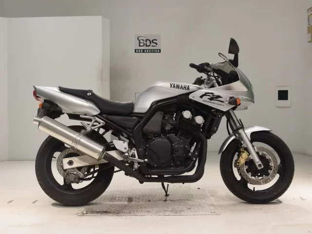 Yamaha FZ400 лот № 0316 оценка 4  с аукциона в Японии