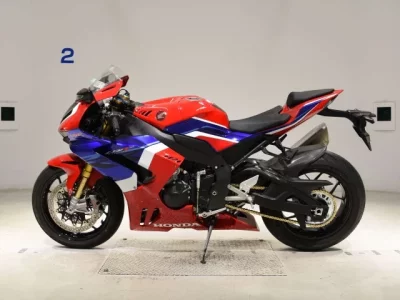 Honda CBR1000RR-RSP лот № 5088 оценка 7  с аукциона в Японии 2