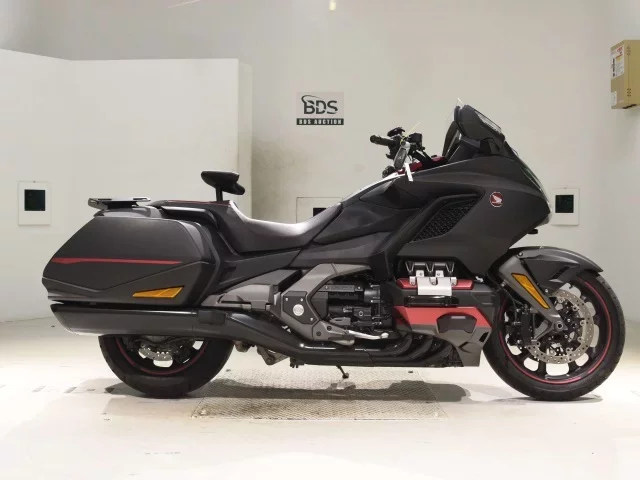Honda GL1800-2D лот № 7950 оценка 5  с аукциона в Японии