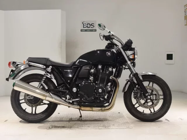 Honda CB1100A лот № 0324 оценка 5  с аукциона в Японии