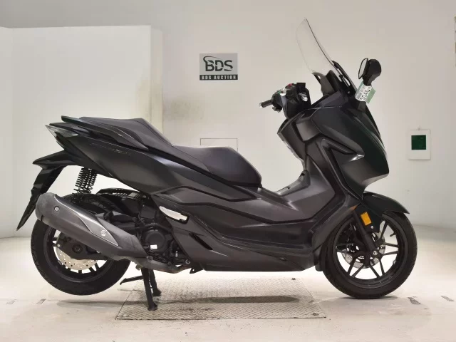 Honda FORZA -4 лот № 3040 оценка 5  с аукциона в Японии