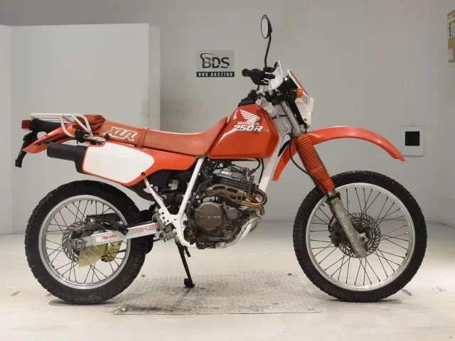 Honda XLR250R-3 лот № 0496 оценка 4  с аукциона в Японии