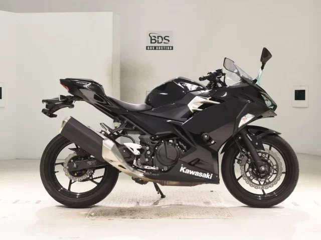 Kawasaki NINJA400 лот № 5074 оценка 4  с аукциона в Японии