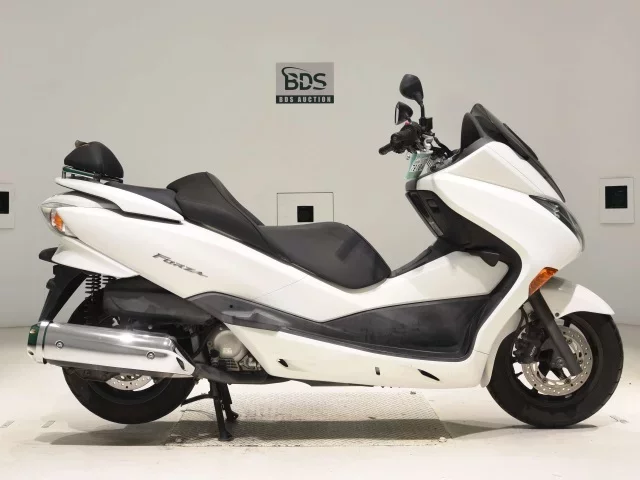 Honda FORZA Z лот № 7918 оценка 4  с аукциона в Японии