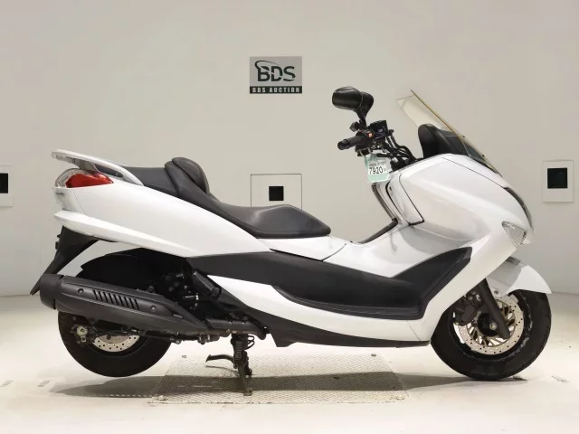 Yamaha MAJESTY 250-4 лот № 7920 оценка 4  с аукциона в Японии