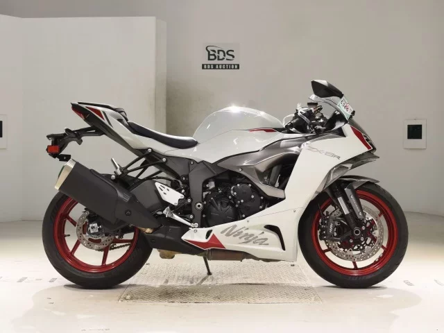 Kawasaki ZX-6RA лот № 5369 оценка 7  с аукциона в Японии