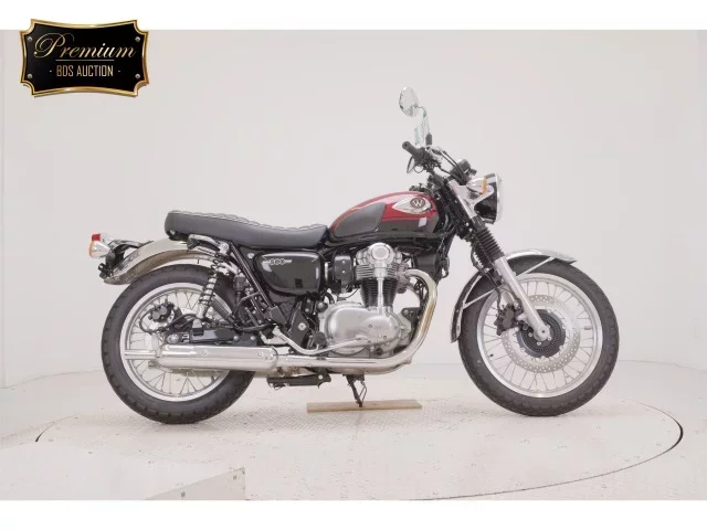 Kawasaki W800-2 лот № 7679 оценка 6  с аукциона в Японии