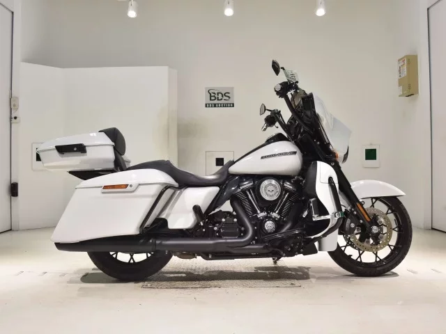 Harley-Davidson HARLEY FLHXS1870 лот № 3035 оценка 5  с аукциона в Японии