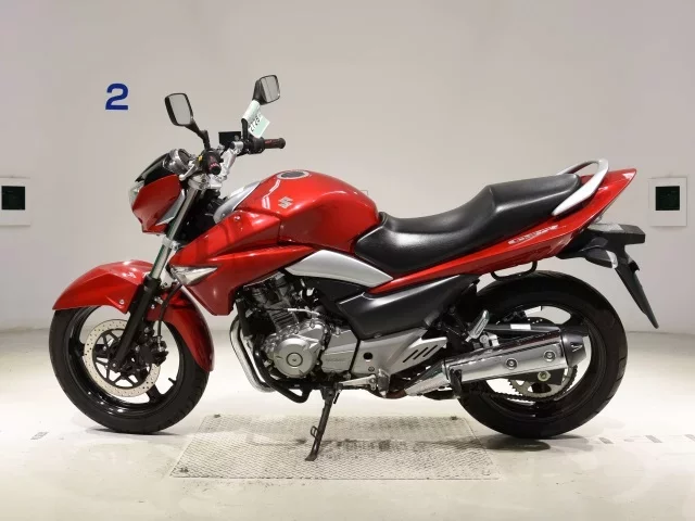 Suzuki GSR250