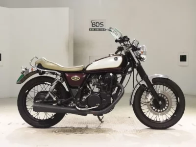 Yamaha SR400-3