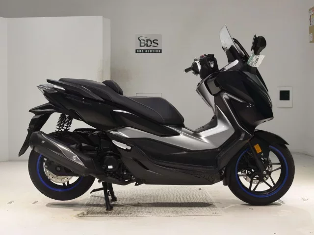 Honda FORZA -4 лот № 0438 оценка 4  с аукциона в Японии
