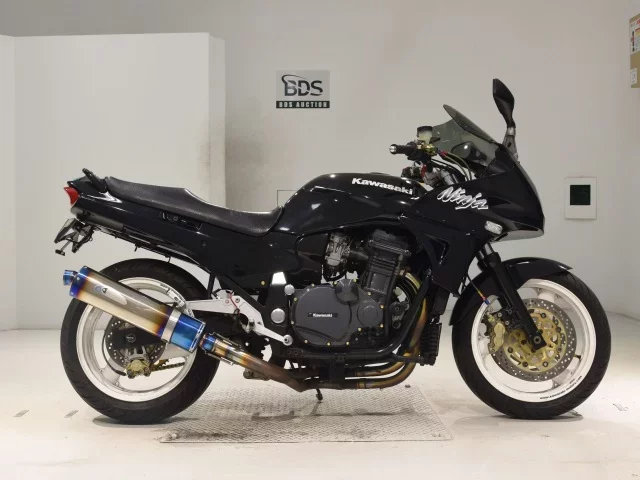 Kawasaki GPZ1100-2 лот № 0226 оценка 4  с аукциона в Японии