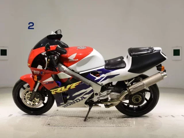 Honda RVF400