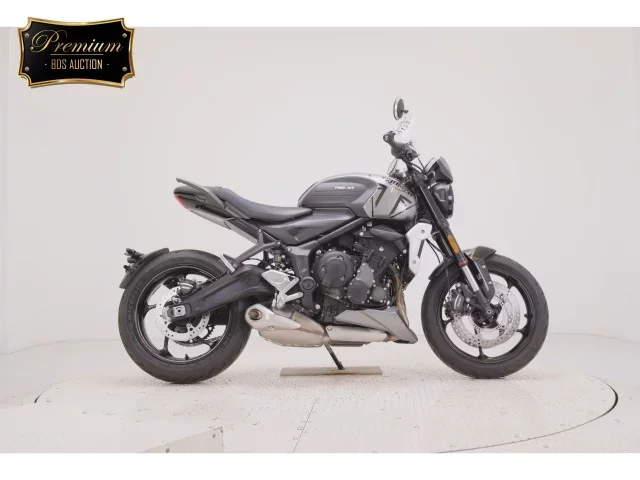 Triumph  TRIDENT 660 лот № 0123 оценка 6  с аукциона в Японии