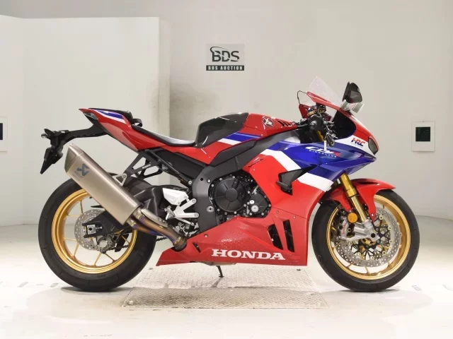 Honda CBR1000RR-RSP лот № 5058 оценка 5  с аукциона в Японии
