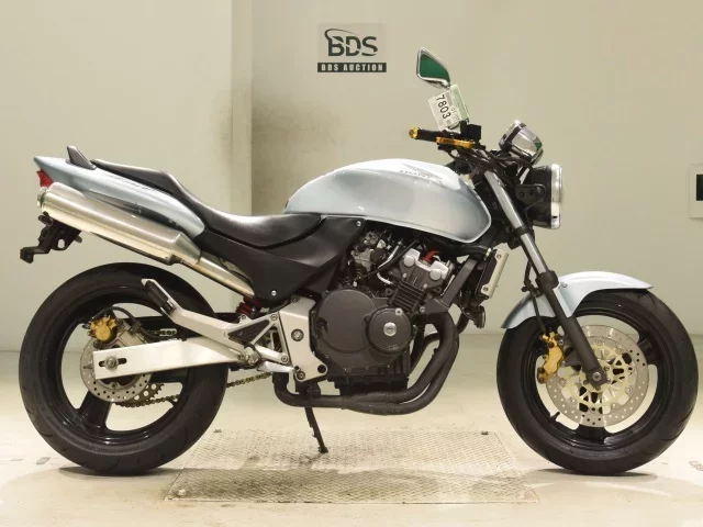 Honda HORNET250 лот № 7803 оценка 4  с аукциона в Японии