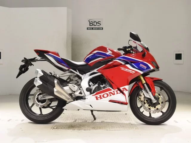 Honda CBR250RR-2A лот № 8131 оценка 5  с аукциона в Японии