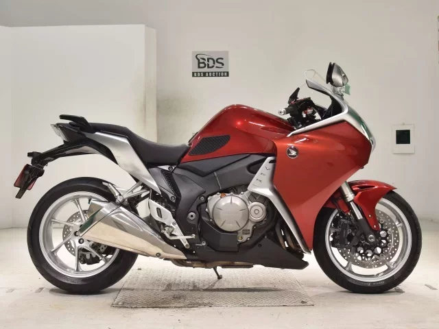 Honda VFR1200F лот № 2776 оценка 5  с аукциона в Японии