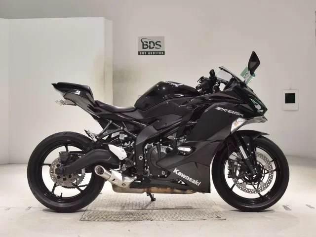 Kawasaki ZX-25R лот № 2832 оценка 5  с аукциона в Японии