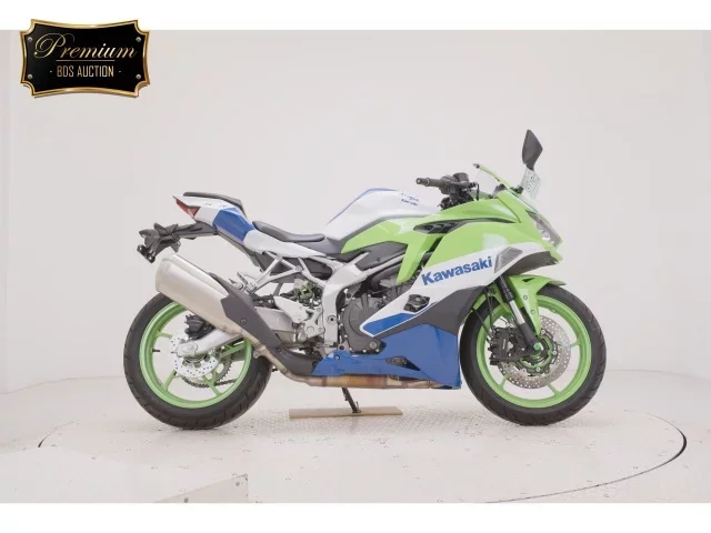 Kawasaki ZX-4RR лот № 0110 оценка 6  с аукциона в Японии